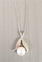 14K white gold pendant necklace set with 6mm pearl