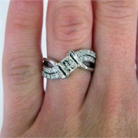 Unique Curvy Ring