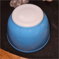 pyrex bowl - small blue
