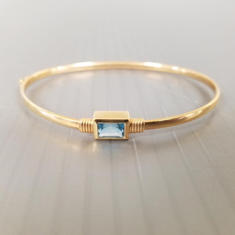 10K gold bangle bracelet set with London blue