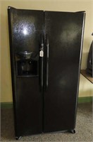 Frigidaire Side by Side Refrigerator Freezer