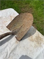 Vintage round shovel working tool