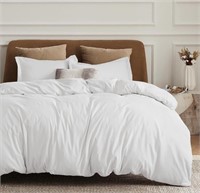 New Queen sized comforter, white