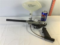 Spyder Semi Auto Cal .68 Paintball Gun & Feeder