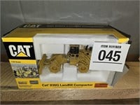 Cat landfill compactor 1:50 scale