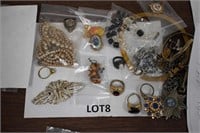 Small Assortment of Costume Jewellery