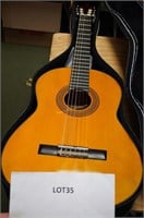Enrique Tapicas classical guitar Washburn brand