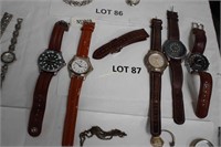 5-Men's quartz watches with leather straps