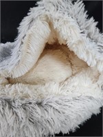 Fluffy pet cave