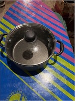 Iteflon pot with lid