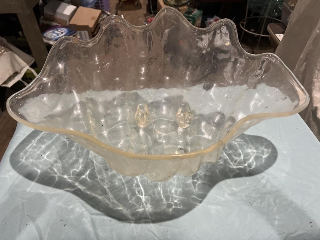 Decorative plastic bowl