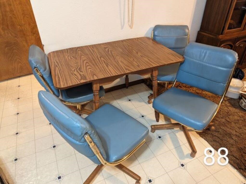 KITCHEN TABLE & 4 CHAIRS