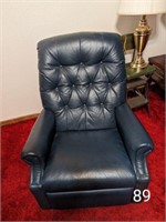 GREEN LEATHER LAZY BOY RECLINER