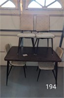 VINTAGE DINETTE SET W/TABLE & 4 CHAIRS