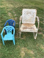 METAL PATIO CHAIR WITH TWO PLASTIC CHILD’S CHAIRS