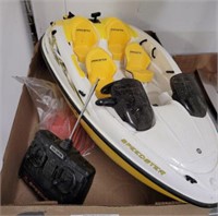 RC BOAT UNTESTED SHOWS DAMAGE