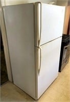Whirlpool refigerator - works good- fair condition