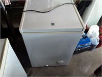 22w x19d.x33h kenmore freezer works