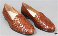 Size 7.5N Trotters Woven Leather Flats