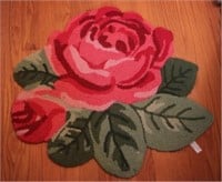 Rose hook rug, 28 x 24