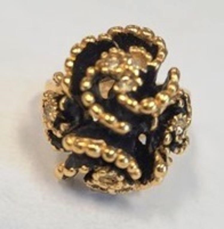 18KT HGE ring size 6.75
