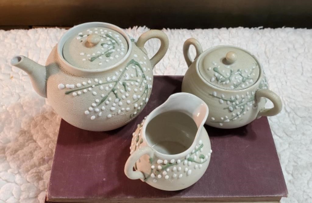 Pottery tea set