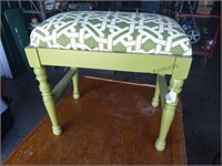 Vintage bench painted green Nice condition