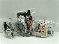 8 MISC STAR WARS FIGURES & DROID W/WEAPONS