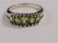 925 RING SZ8 WITH GREEN STONES