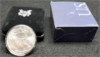 2001 Silver Eagle w/ Display Case BU