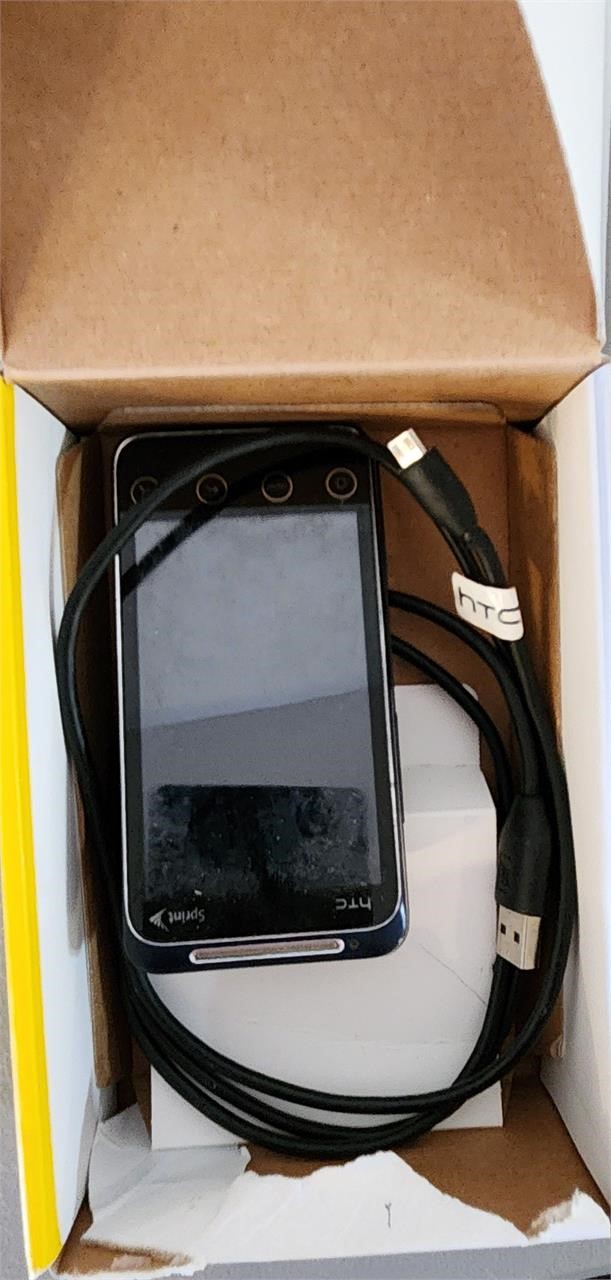 Sprint Cell phone in original box  with charger