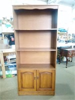 Nice Display Cabinet has 3 Shelves with Bottom