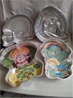 THEMED CAKE PANS