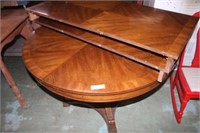 Round Dinning Table w/ (2) 20” Leaves 45×29