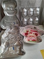 THEMED CAKE PANS