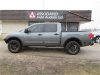 2013 NISSAN TITAN 4X4