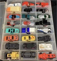 48 HOT WHEELS CARS IN THE CASE