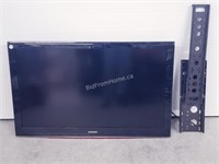 46" SAMSUNG TELEVISION WITH MOUNTING BRACKET