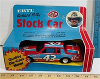 Vintage ERTL Richard Petty Stock Car 1:25 D/C