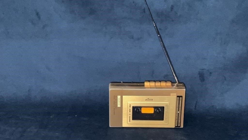 Brownie Cassette AM/FM Radio