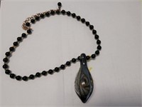 BEADED NECKLACE WITH PENDANT