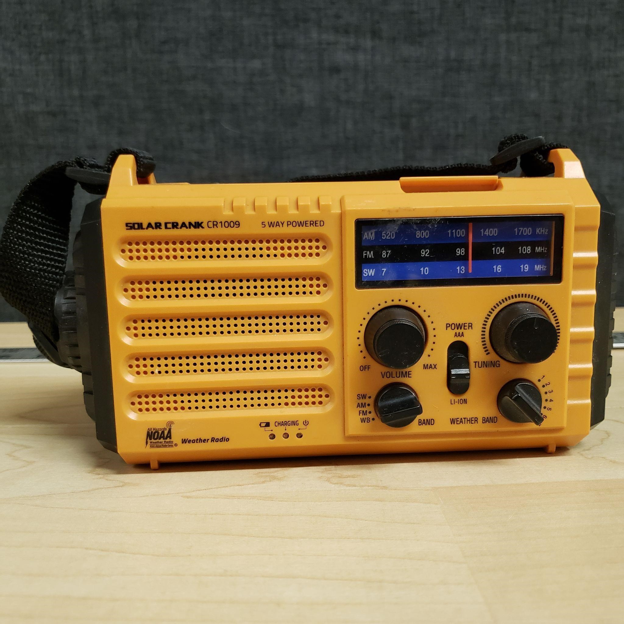 Portable Solar Hand Crank AM/FM Radio for Survival