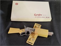 Nichols Spitfire w/Clip Cap Gun -Note