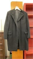 Men’s cashmere dress coat- black- large/Xl