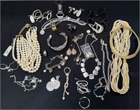 N - MIXED LOT OF COSTUME JEWELRY (P3)