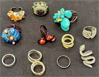 N - LOT OF COSTUME JEWELRY RINGS (P6)