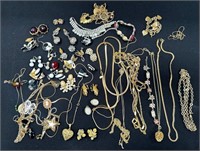 N - MIXED LOT OF COSTUME JEWELRY (P10)