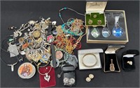 N - MIXED LOT OF COSTUME JEWELRY (J13)