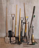 VARIETY OF GARDEN IMPLEMENTS