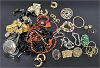 N - MIXED LOT OF COSTUME JEWELRY (J25)